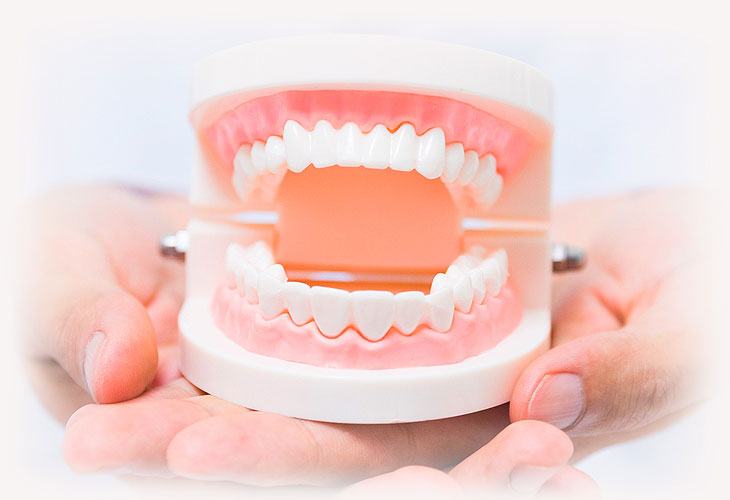 Съемное протезы при полном отсутствтии зубов.